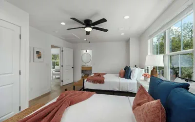 Photo 3 - Rosé Retreat: Luxurious Getaway for 6, Hot Tub, Steps to Main Street