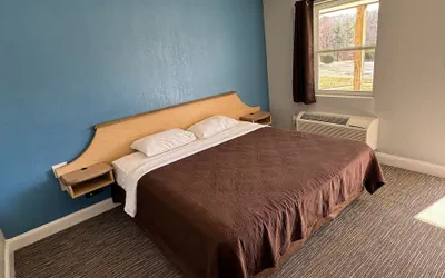 Photo 3 - Budget Inn