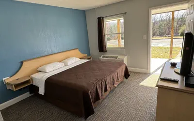 Photo 2 - Budget Inn