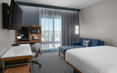Photo 3 - Courtyard by Marriott Modesto North
