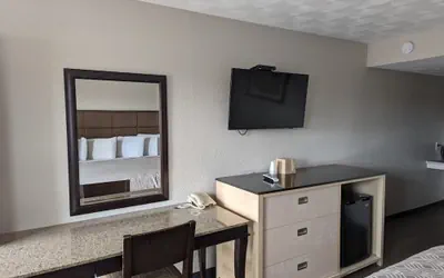 Photo 5 - Budget Inn