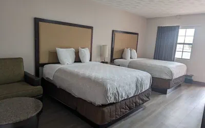 Photo 4 - Budget Inn