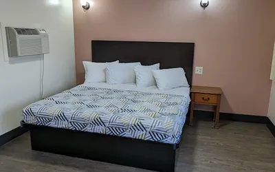 Photo 4 - Portland Value Inn