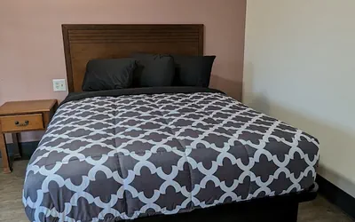 Photo 5 - Portland Value Inn