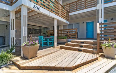 Photo 2 - The Beach House Motel & Suites