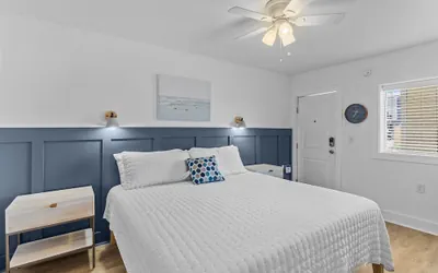 Photo 5 - The Beach House Motel & Suites
