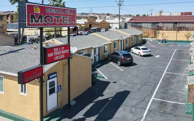 Photo 2 - SIGNAL HILL MOTEL