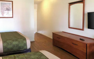 Photo 5 - Garden Inn & Suites Oakland Airport
