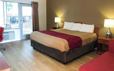 Photo 2 - Garden Inn & Suites Oakland Airport