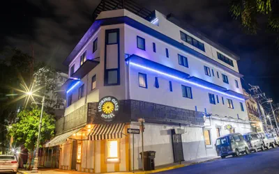 Photo 2 - The Looking Glass Hotel