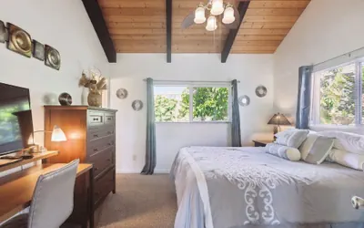Photo 3 - Cozy Sunset Views W/ Lanai - Close To Beach 1 Bedroom Home by RedAwning
