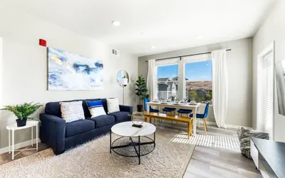 Photo 2 - Chic Apt w Jacuzzi Pool BBQ Mountain Views