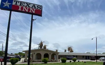 Photo 2 - Texas Inn
