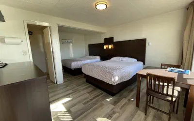 Photo 4 - Holiday Motel