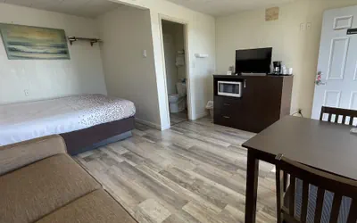 Photo 3 - Holiday Motel