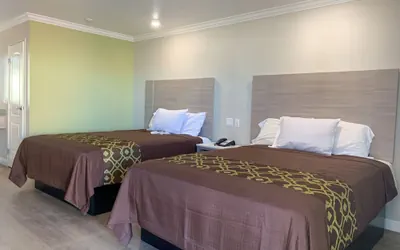 Photo 3 - Mojave Inn