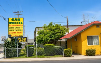 Photo 2 - Oak Motel Modesto CA