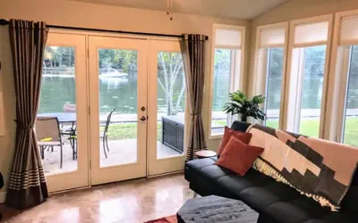 Photo 2 - Spacious Lakeside Country Getaway