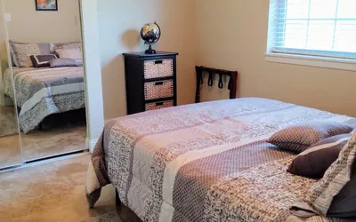 Photo 4 - Spacious Lakeside Country Getaway