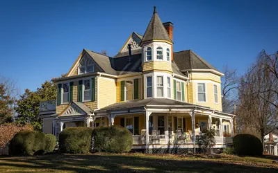Photo 2 - The Oaks Victorian Inn
