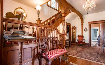 Photo 5 - The Oaks Victorian Inn