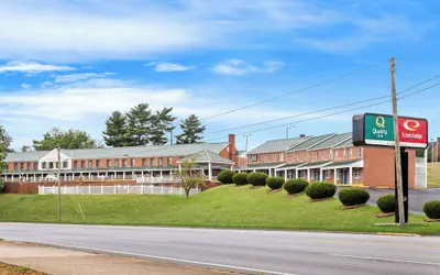Photo 2 - Econo Lodge Waynesboro - Skyline Drive