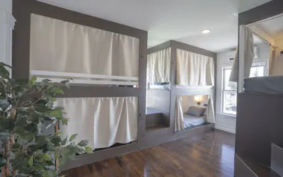 Photo 2 - Burlington Hostel