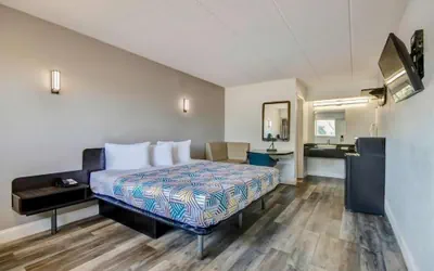 Photo 4 - Studio 6 Suites Springfield, OH