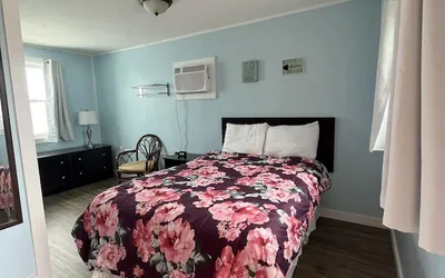 Photo 4 - Pete's Lakefront Motel