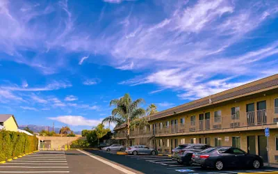 Photo 2 - New Star Inn. El Monte, CA - Los Angeles