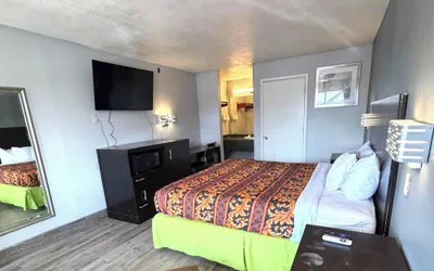 Photo 4 - Regency Inn Three Rivers I-37