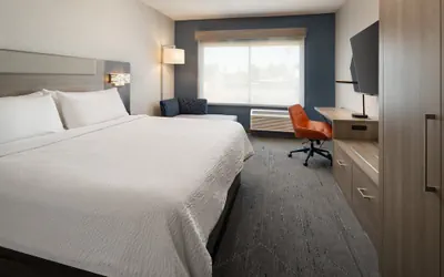 Photo 3 - Holiday Inn Express & Suites Fresno Airport by IHG