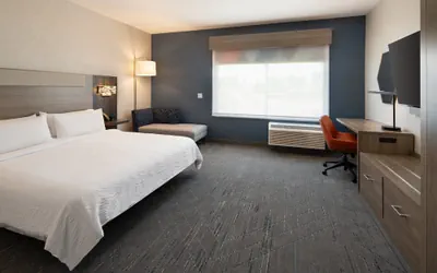 Photo 5 - Holiday Inn Express & Suites Fresno Airport by IHG