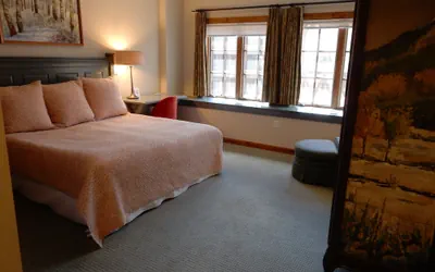 Photo 2 - Modern King Room In Heart Of Mt. Crested Butte Hotel Room by RedAwning