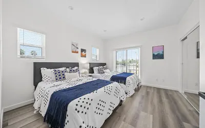 Photo 3 - Comfort Suite Hollywood