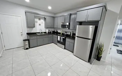 Photo 5 - Beautiful Apartment 9 min to Mercedes Outlets