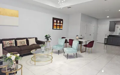Photo 2 - Beautiful Apartment 9 min to Mercedes Outlets