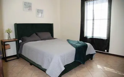 Photo 2 - Modern 2 bed 2-bath Next to University Utrgv