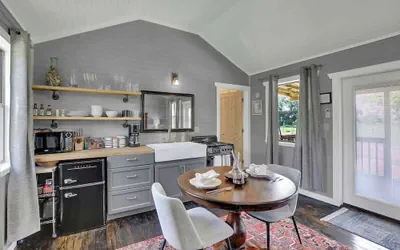 Photo 5 - Luxurious & Intimate Cottage in Fred Wine Country!