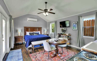 Photo 4 - Luxurious & Intimate Cottage in Fred Wine Country!
