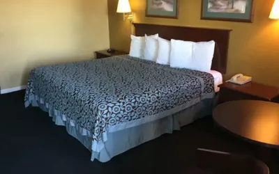 Photo 4 - Travel Inn North Little Rock
