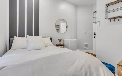 Photo 2 - W Oxford St Gem 2b Apartmnt Central City