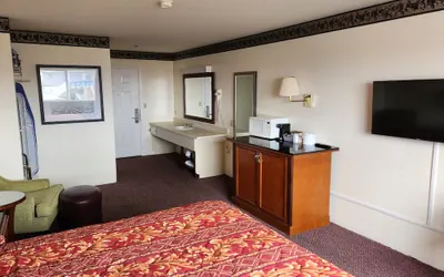 Photo 3 - Bayview Inn