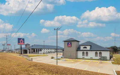 Photo 2 - Studio 6 Suites Brenham, TX