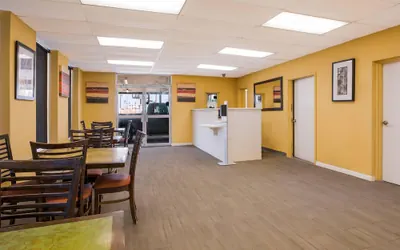 Photo 5 - Econo Lodge Gretna - New Orleans