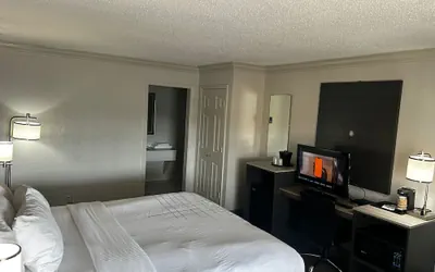Photo 5 - Quality Inn & Suites