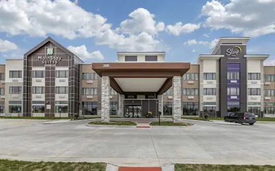 Photo 2 - Sleep Inn & Suites Milwaukee/Franklin