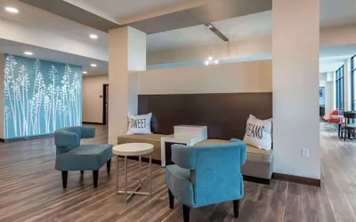 Photo 3 - MainStay Suites Milwaukee/Franklin