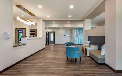 Photo 4 - MainStay Suites Milwaukee/Franklin