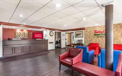 Photo 5 - HomeTowne Studios by Red Roof Lancaster